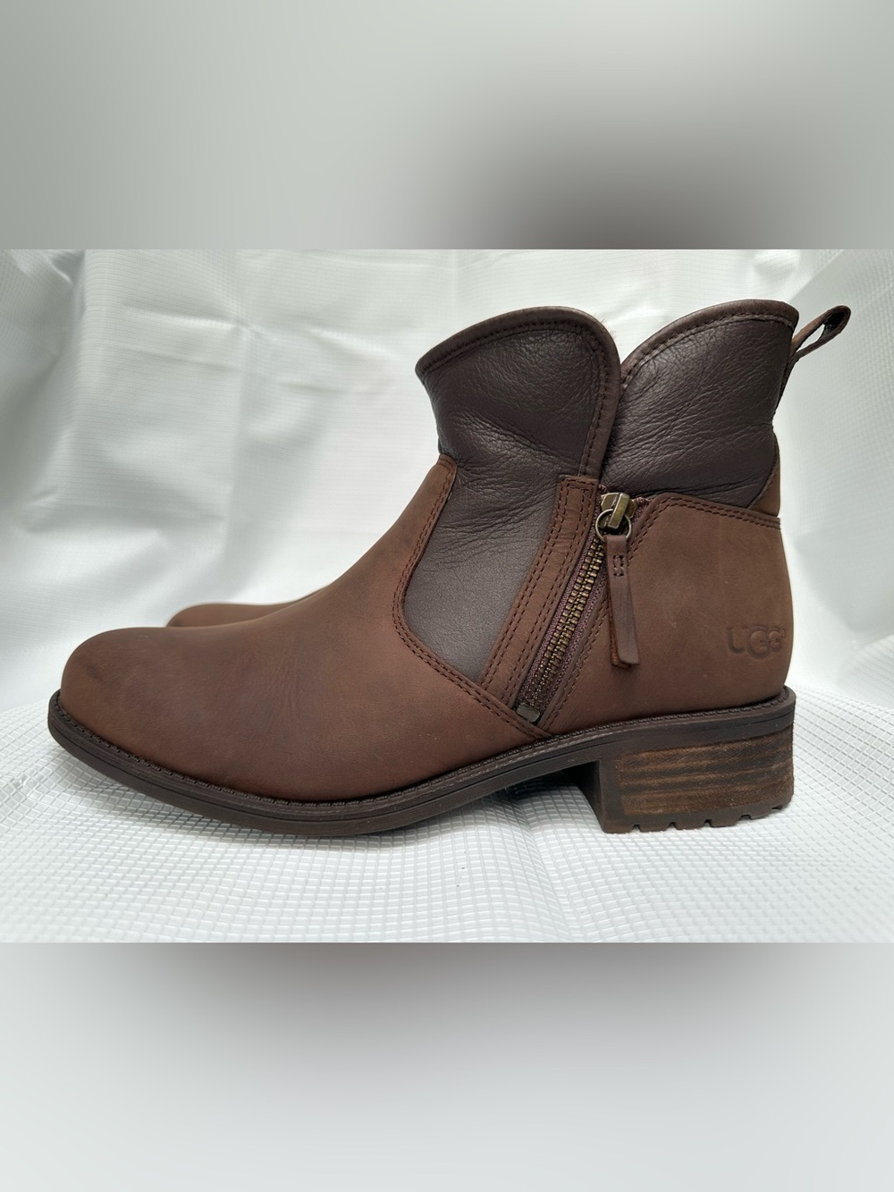UGG Lavelle Brown Leather Ankle Booties with Side Zip Women’s 10